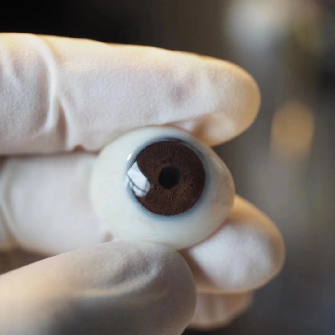 义眼片定制完成后需要调整吗?